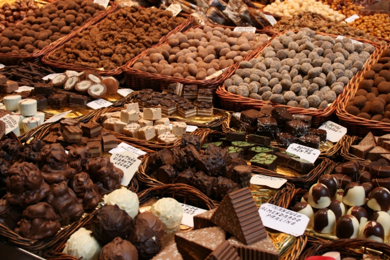 vitrine-CHATEAUNEUF GRASSE-min_chocolates_chocolate_nibble_sweetness_fine_chocolates_gourmet_candy_brand-752083